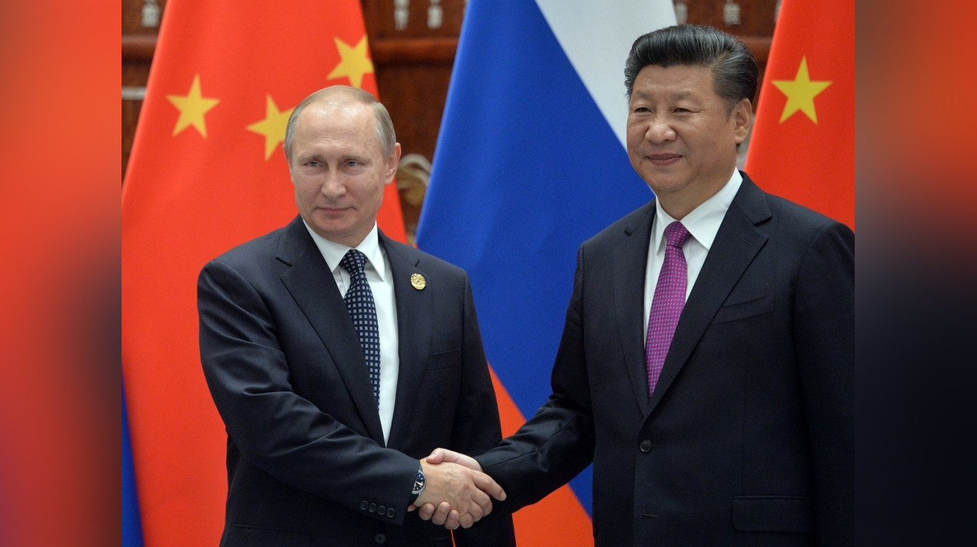 Президент РФ Владимир Путин (слева) и председатель КНР Си Цзиньпин. Фото: ©РИА Новости/Алексей Дружинин
