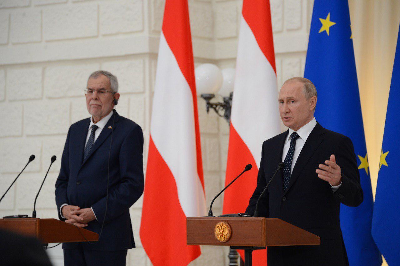 Президент РФ Владимир Путин (справа), президент Австрии Ван дер Беллен. Фото: © L!FE/Павел Баранов

