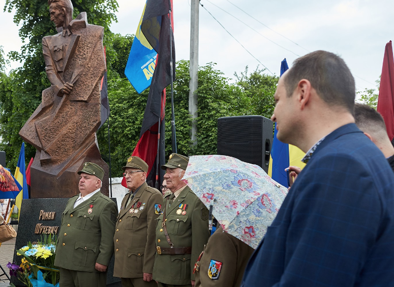 Памятник шухевичу фото