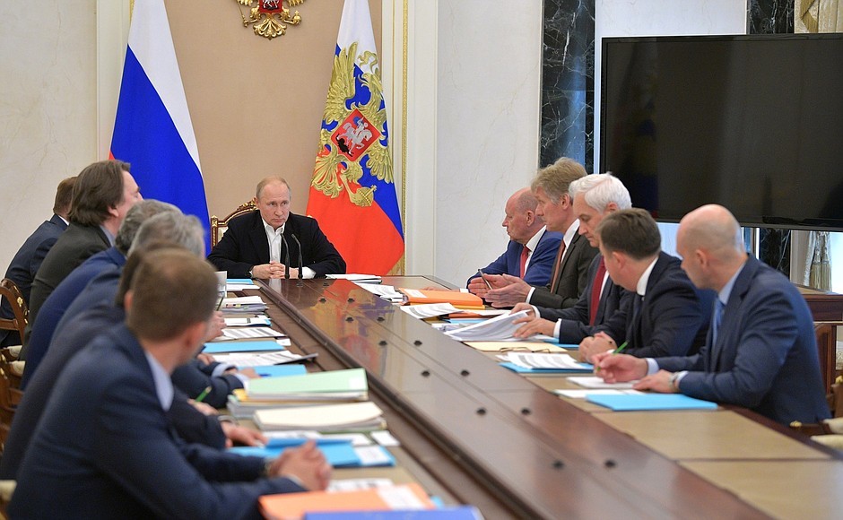 Совещание по подготовке программы "Прямая линия с Владимиром Путиным". Фото © Kremlin.ru
