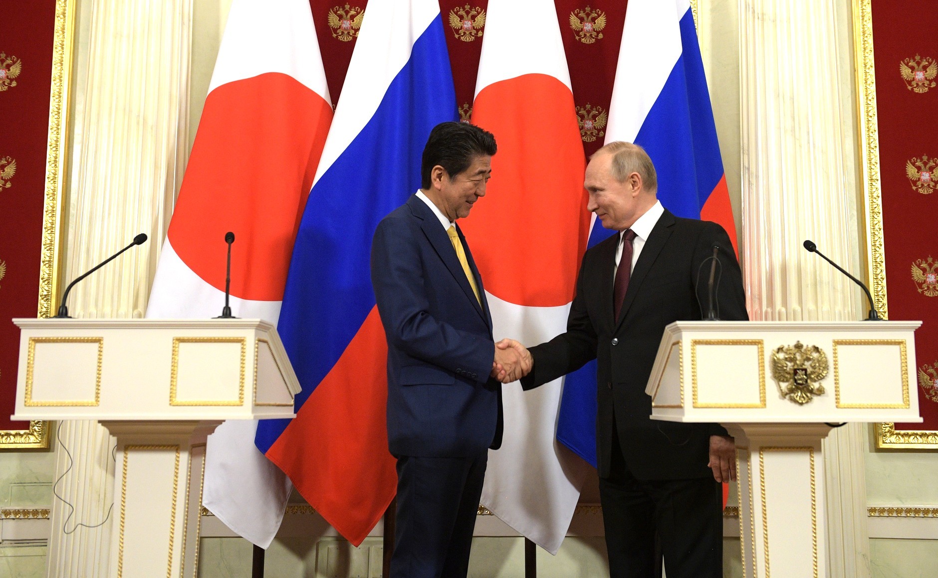 Премьер-министр Японии Синдзо Абэ и президент России Владимир Путин. Фото © Официальный сайт президента России
