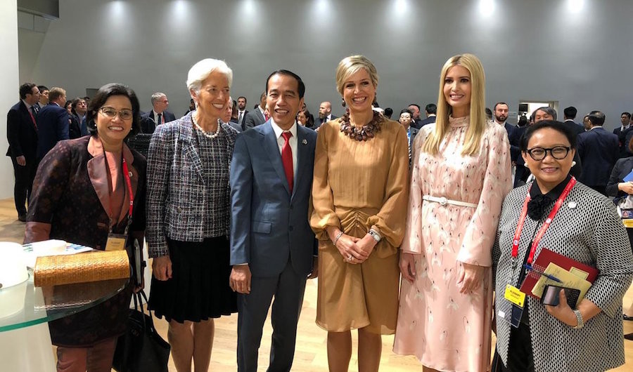 Королева Нидерландов Максима (третья справа) и Иванка Трамп (вторая справа) на саммите G20. Фото © Twitter / Joko Widodo‏
