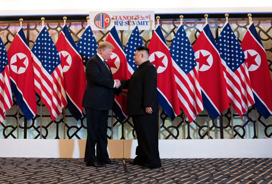 Президент США Дональд Трамп и лидер КНДР Ким Чен Ын. Фото © Twitter / The White House‏
