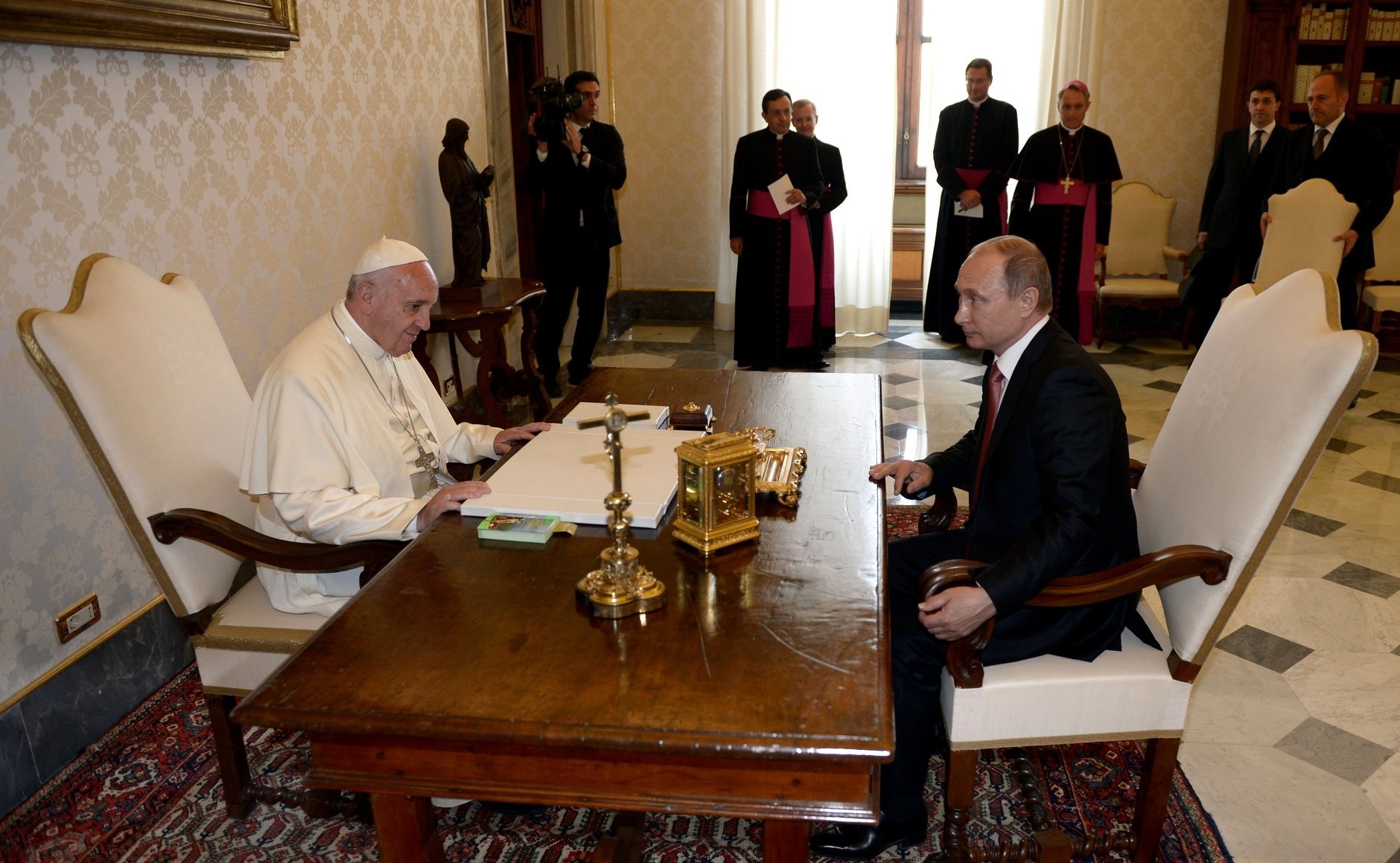 Президент РФ Владимир Путин и папа римский Франциск. Фото © Kremlin
