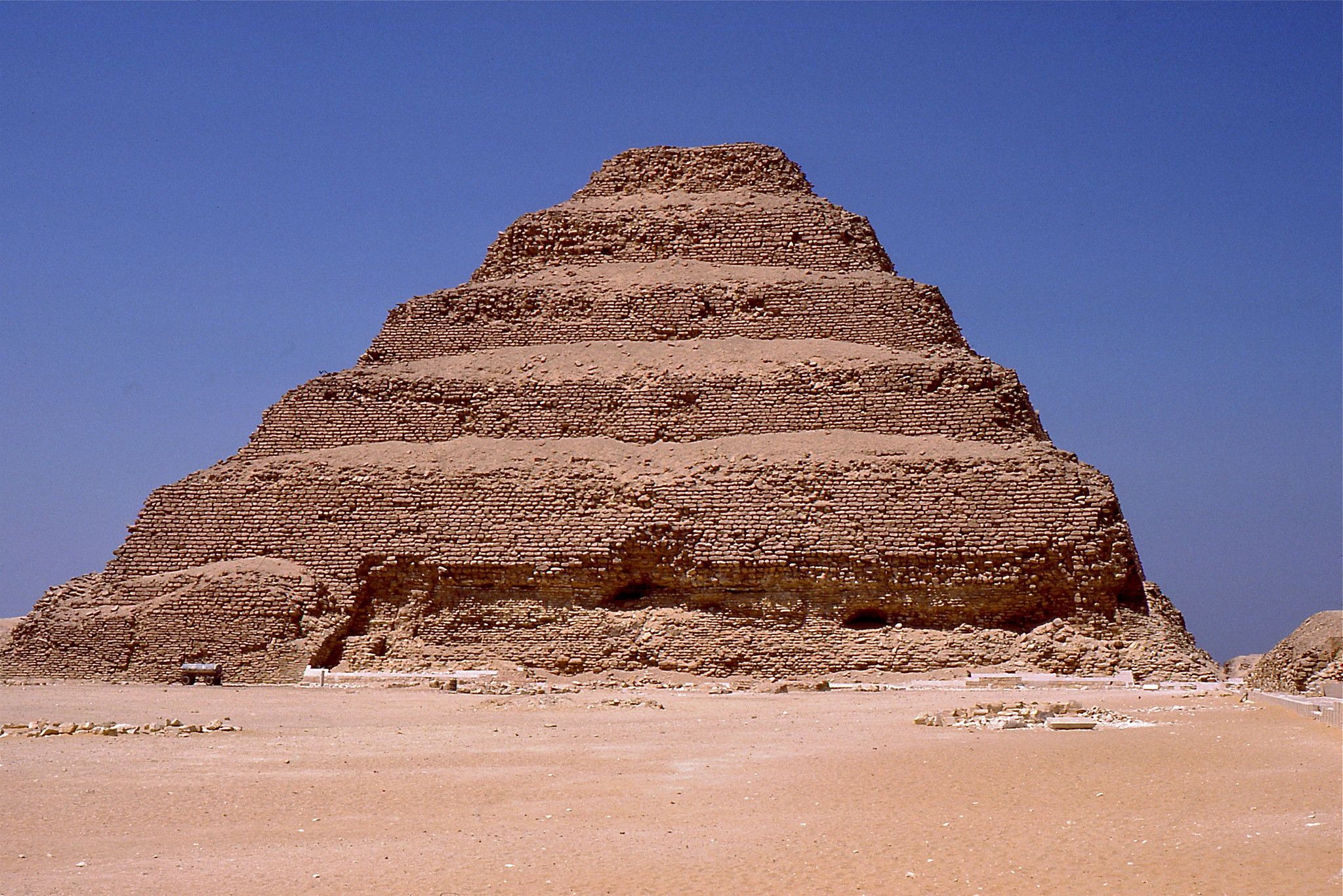 Археологи нашли в древнейшей пирамиде "путь в загробный мир"