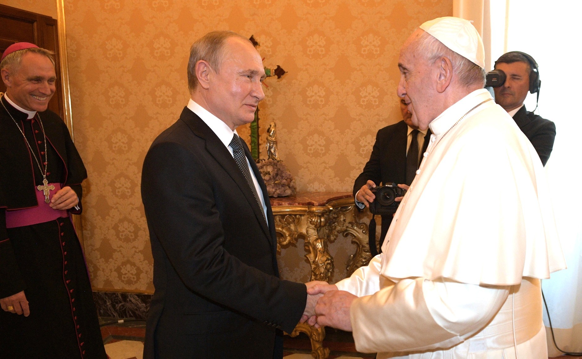 Президент РФ Владимир Путин и папа римский Франциск. Фото © Kremlin
