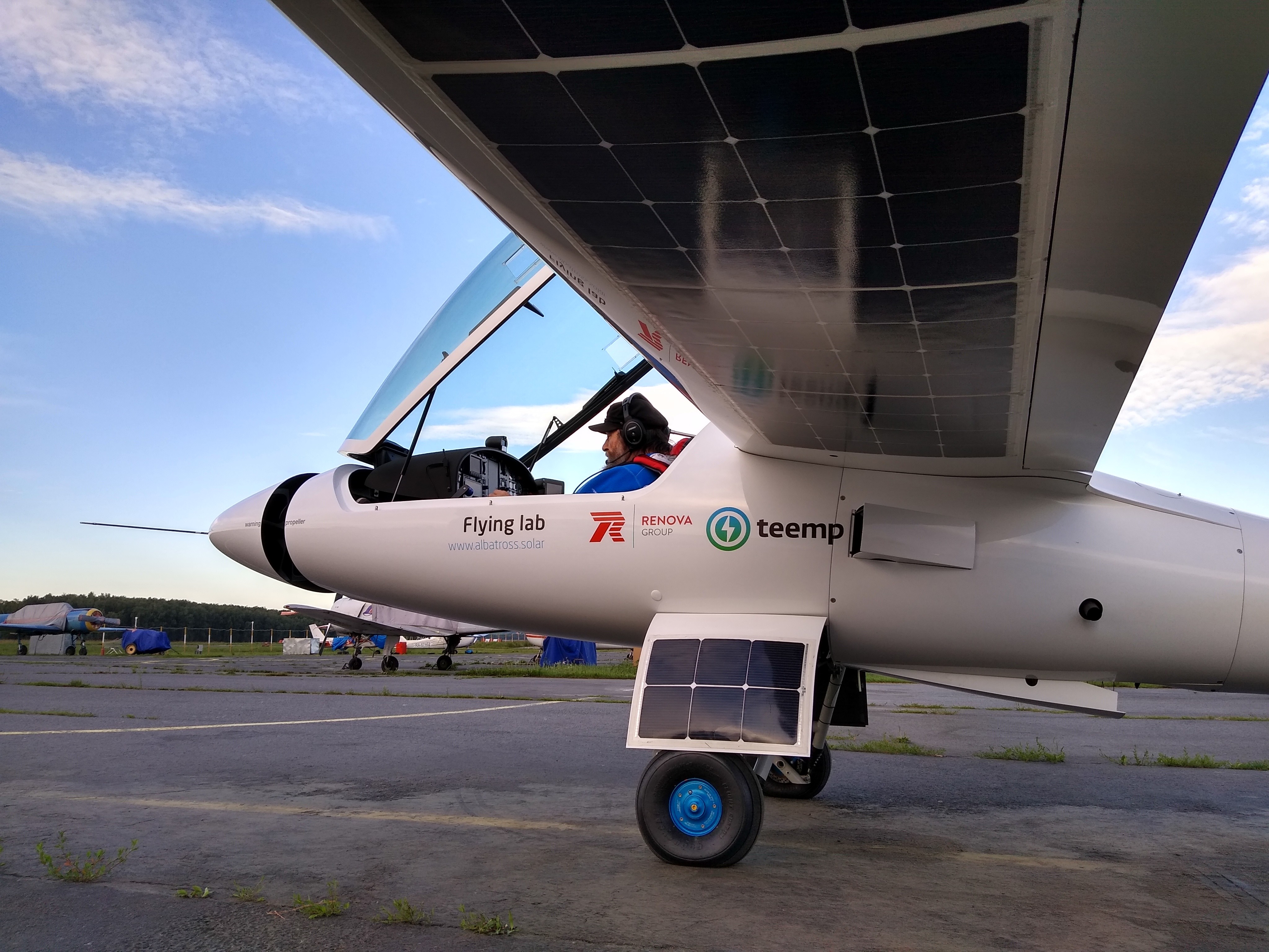 Конюхов достиг Крыма на самолёте с солнечными батареями
