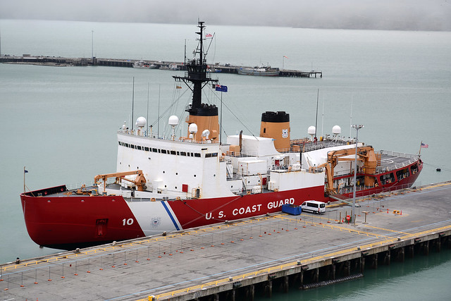 Ледокол ВМС США Polar Star. Фото © Flickr / US Embassy
