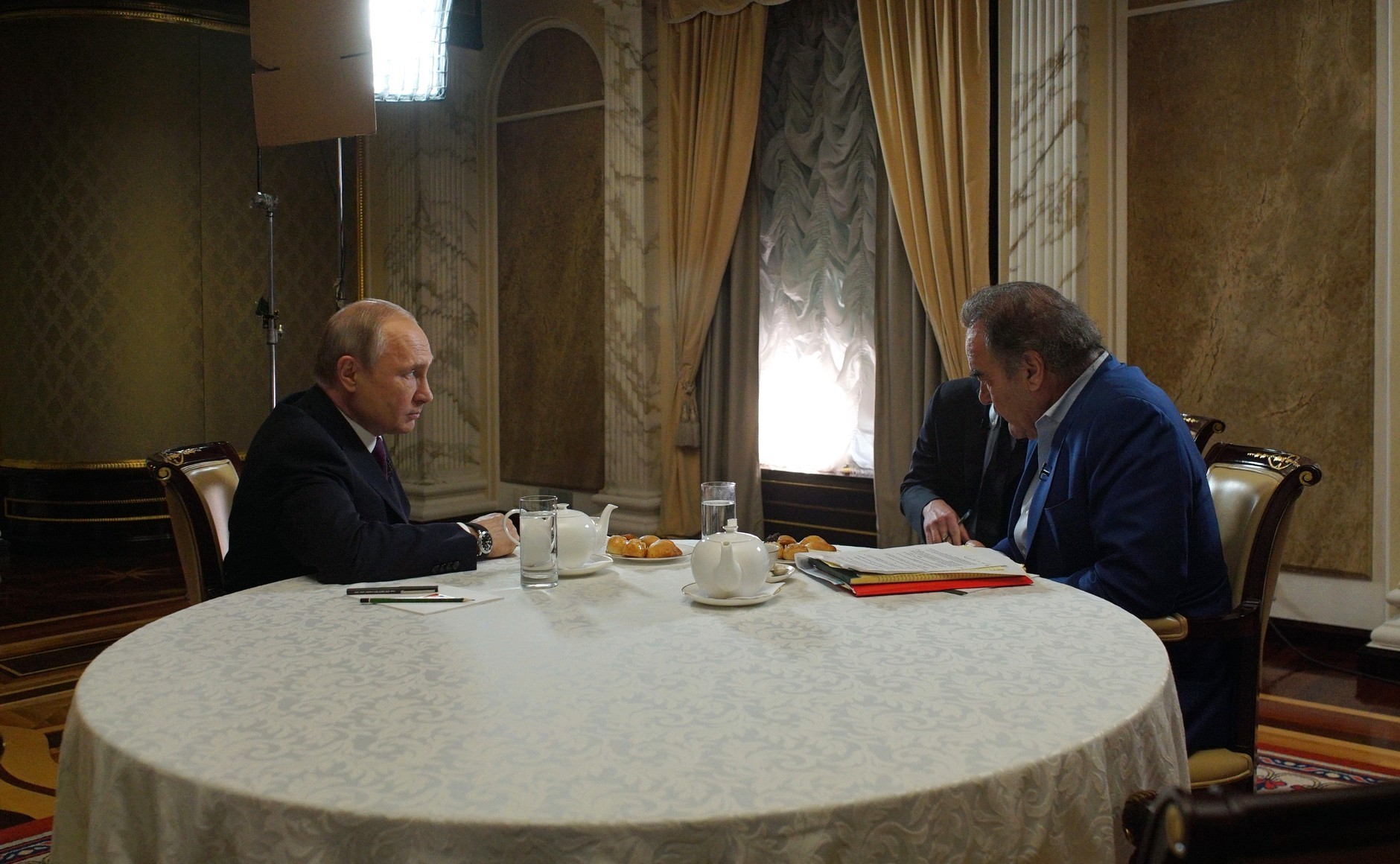 Президент России Владимир Путин и режиссёр Оливер Стоун. Фото © Kremlin.ru
