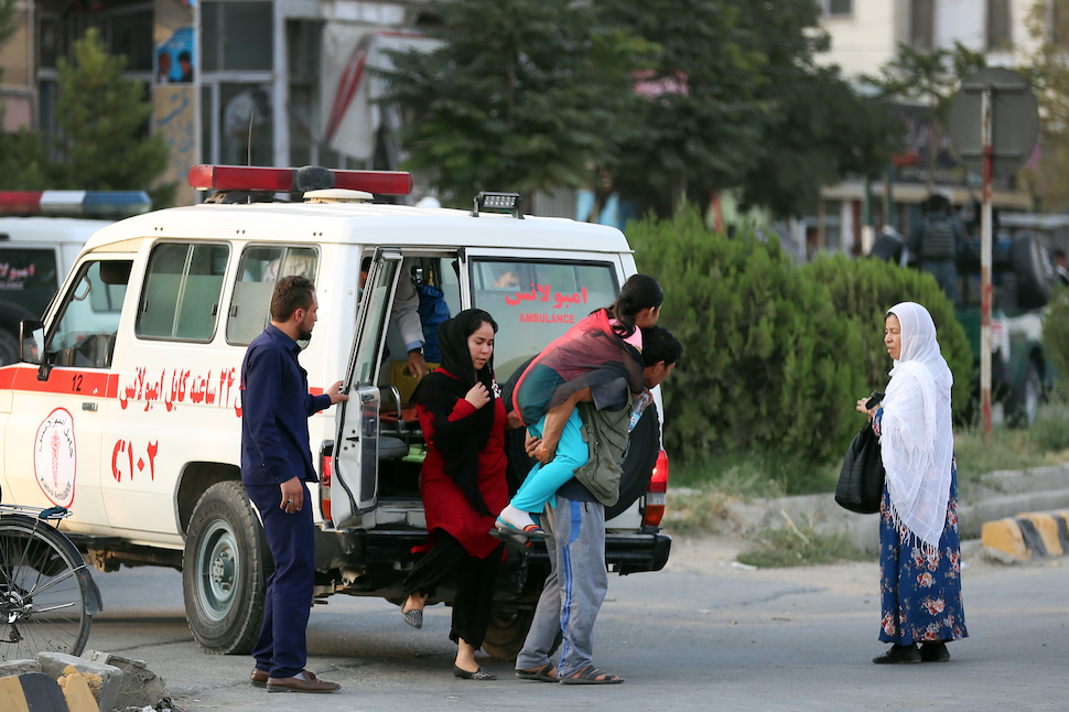 Все люди кроме нее стали жертвами вторжения. В Кабуле сожгли женщину. Медицинское обслуживание в Кабуле.