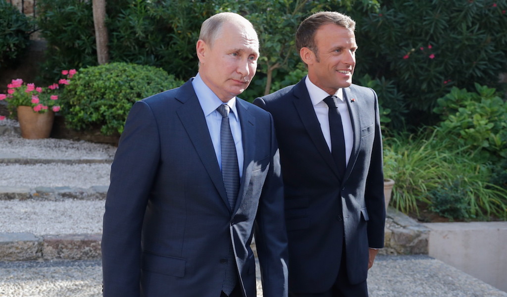 Встреча президента России Владимира Путина и президента Франции Эмманюэля Макрона. Фото © Михаил Метцель / ТАСС
