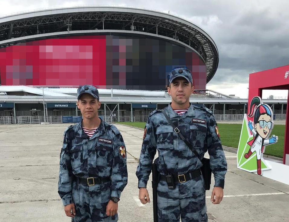 Казанские росгвардейцы помогли иностранцу вернуть кошелёк с билетами на ...