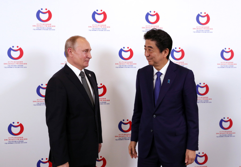 Ушаков рассказал, какое обещание Путину Синдзо Абэ выполняет каждый год