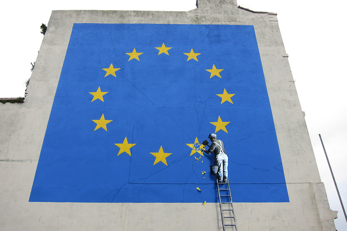 Звезды флага евросоюза. Картина Бэнкси Евросоюз. Бэнкси Брексит. Граффити Бэнкси Brexit. Выход из Евросоюза Бэнкси.