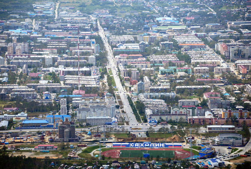 Сахалин новосибирск время. Южно Сахалинск виды города. Южно-Сахалинск фото города 2020. Город Южно-Сахалинск численность. Южный Сахалин население.