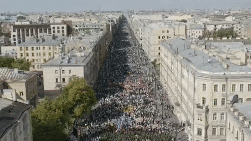 Более 100 тысяч человек вышли на крестный ход в честь Александра Невского