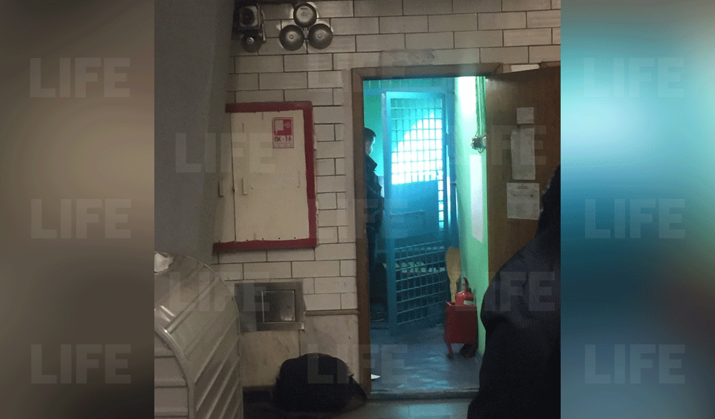 Лайф публикует фото комнаты, где полицейский открыл стрельбу по коллегам