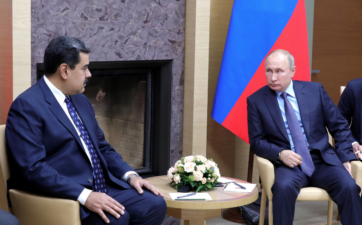 Владимир Путин (справа) и Николас Мадуро. Фото © пресс-служба президента РФ
