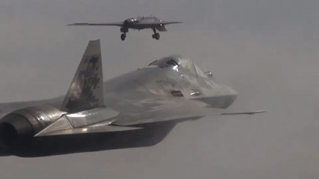 Западных пользователей впечатлил первый совместный полёт "Охотника" и Су-57