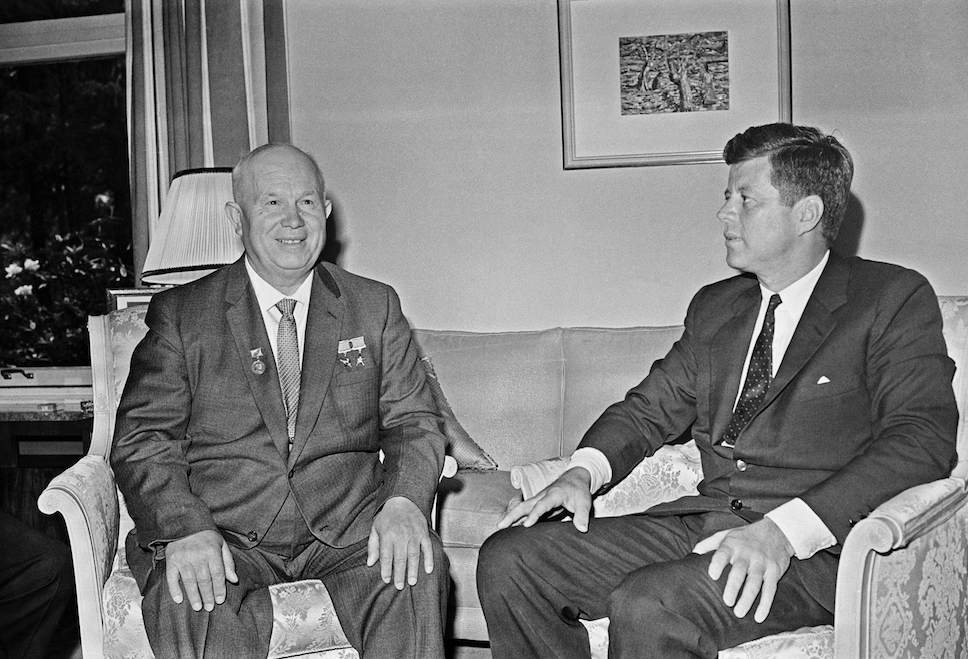 <p>Никита Хрущёв и Джон Кеннеди. Фото © ТАСС</p>

