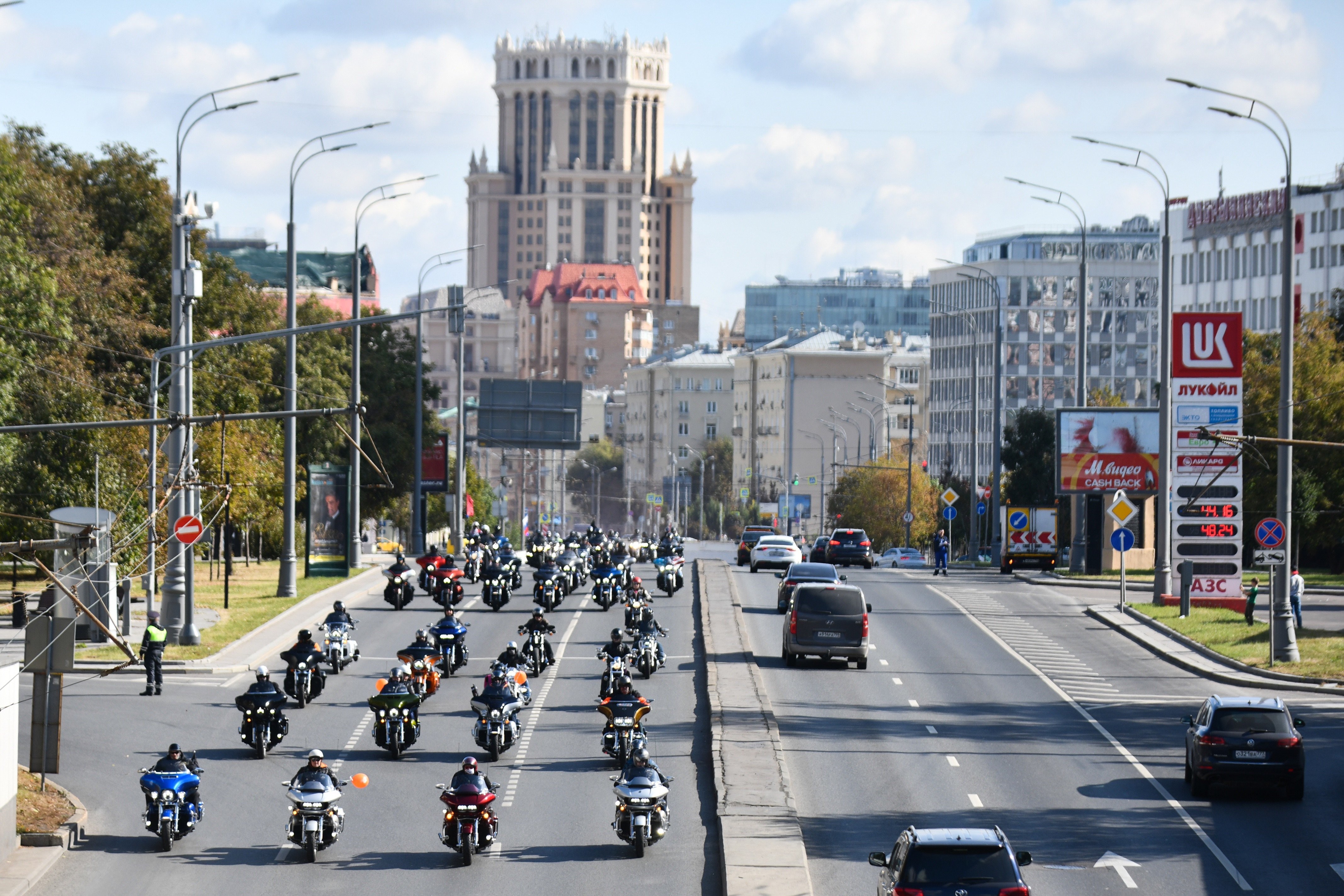 Гиб москва. Мотоциклисты на дорогах Москвы. Фото мотоциклистов в Москве на дороге 2023 года.