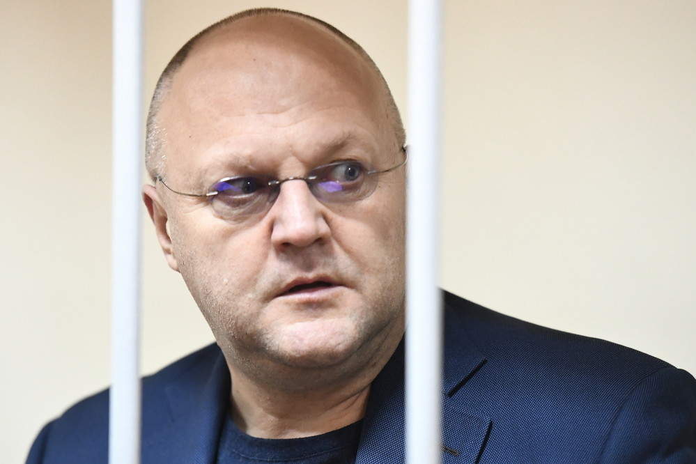 Экс-генерал СКР Дрыманов обвинил сотрудников ФСБ в распитии его коньяка