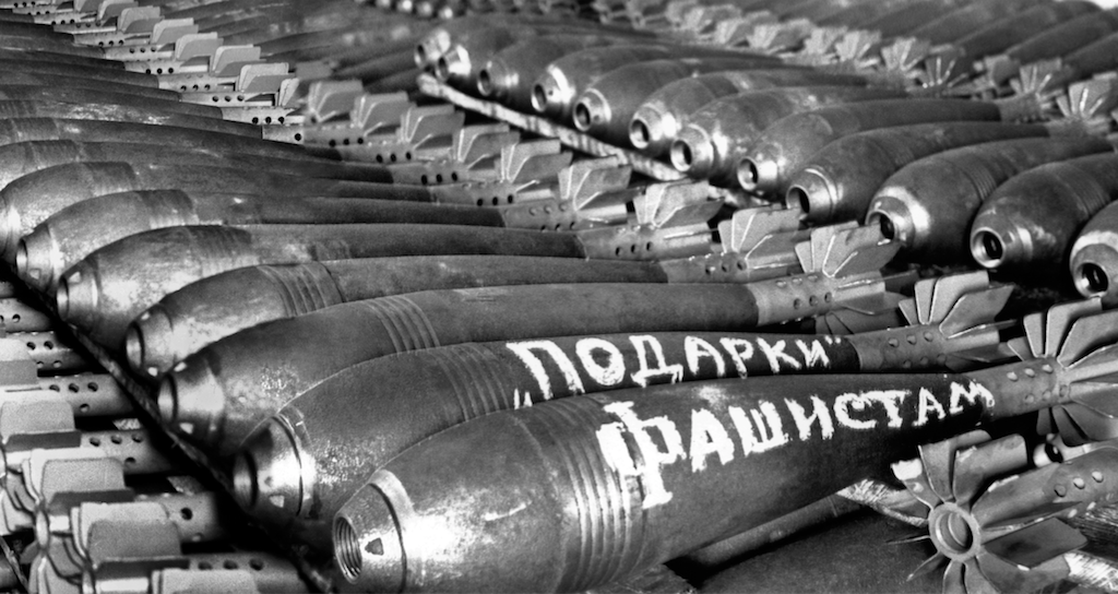Каждый второй танк и каждый третий снаряд. ВОВ 1941-1945 завод снаряды. Снаряды СССР второй мировой войны. Снаряды 2 мировой войны. Снаряды фронту.