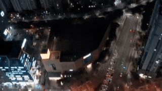 Двое россиян прыгнули с парашютом с небоскрёба в Корее — видео