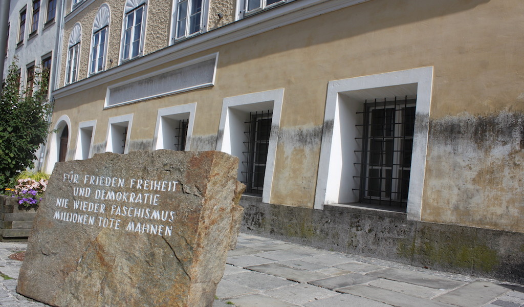 Дом, где родился Адольф Гитлер. Фото © Wikipedia/Anton-kurt 
