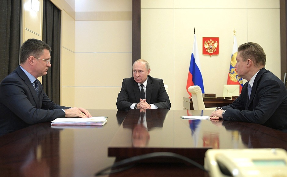 На фото (слева направо): Александр Новак, Владимир Путин, Алексей Миллер. Фото © Kremlin.ru
