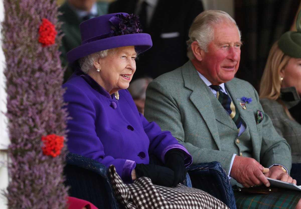 <p>Королева Елизавета II вместе с сыном Чарльзом, принцем Уэльским. Фото © Twitter / <a href="https://twitter.com/RoyalFamily" target="_self">The Royal Family‏</a></p>
