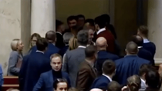 Депутаты от партии Зеленского подрались из-за женщины