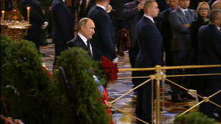Путин прибыл на церемонию прощания с Лужковым — видео