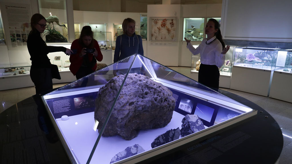 Учёные и сотрудники музея прокомментировали инцидент с Челябинским метеоритом