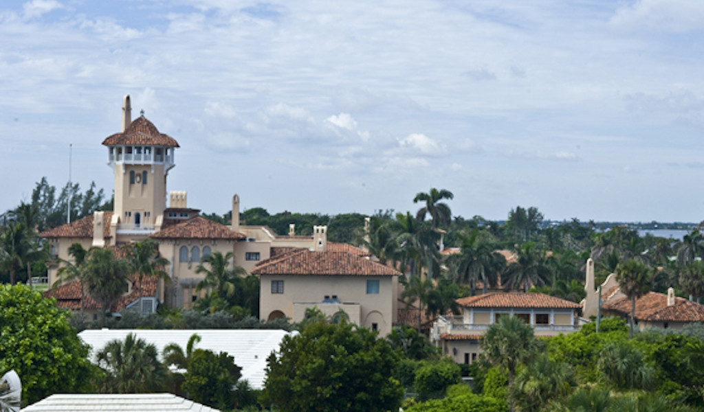 Резиденция президента США Дональда Трампа во Флориде. Фото © Wikipedia / Christine Davis
