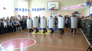 На Урале спецназ ФСИН обучил школьников разгонять бунтующих зэков — видео