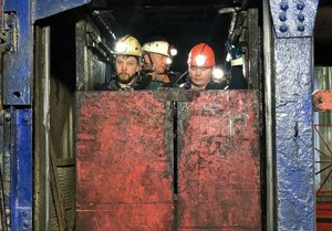 После пожара на нефтяной шахте в Коми ведутся поиски двух пропавших горняков