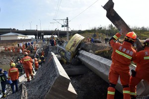 Семь человек погибли при обрушении моста на северо-востоке Китая