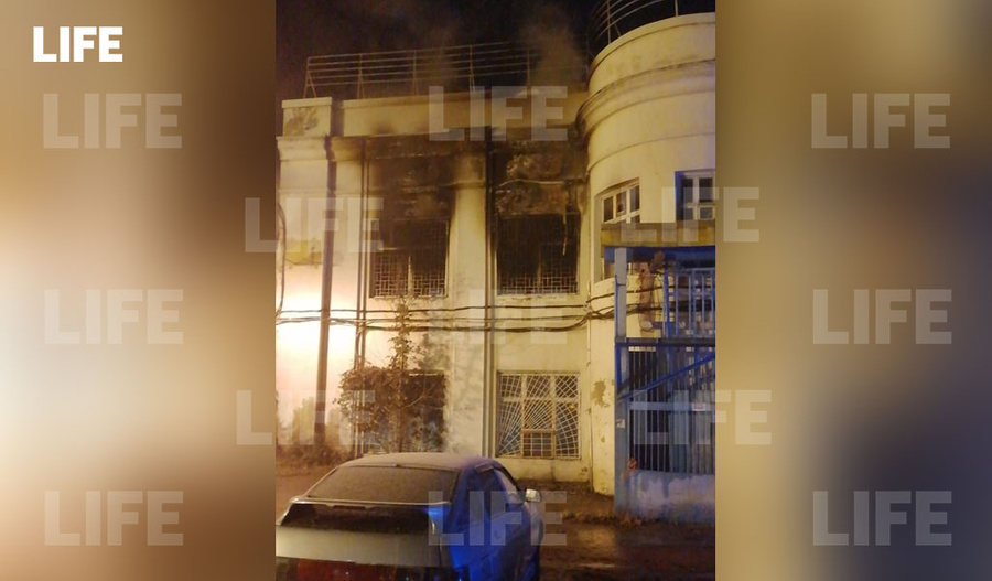 Фото с места происшествия в редакцию Лайфа прислал гражданский журналист через приложение LiveCorr (доступно на Android и iOS)