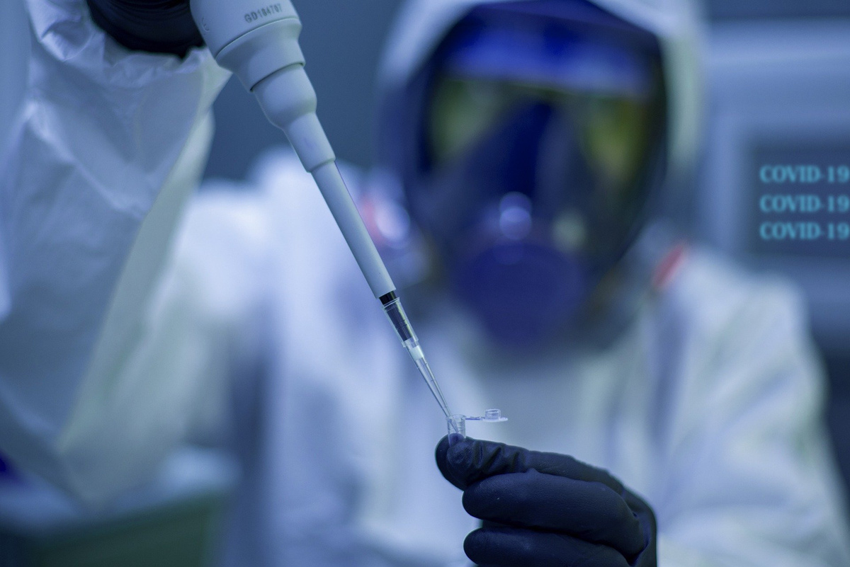 Ученые разрабатывали новую вакцину. Биологические лаборатории на Украине. Клинические испытания медицинских изделий. Вакцинация ученые. Ученые разрабатывают вакцину.