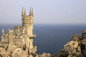 В Крыму откроется первое иностранное консульство. Украина уже задумалась о санкциях