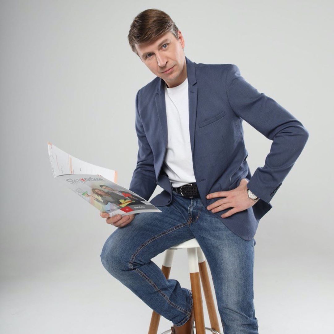 <p>На мой взгляд, тяжеловато смотрелась Алёна. Дорожка шагов всего лишь второго уровня, и мы говорим о фигуристке, которая прекрасно владеет коньком и телом. Всего лишь второй уровень, вращения третий, четвёртый и четвёртый. Немного пошатнулась на вращении, на дорожке тоже. Такое впечатление, что не в оптимальной форме</p>