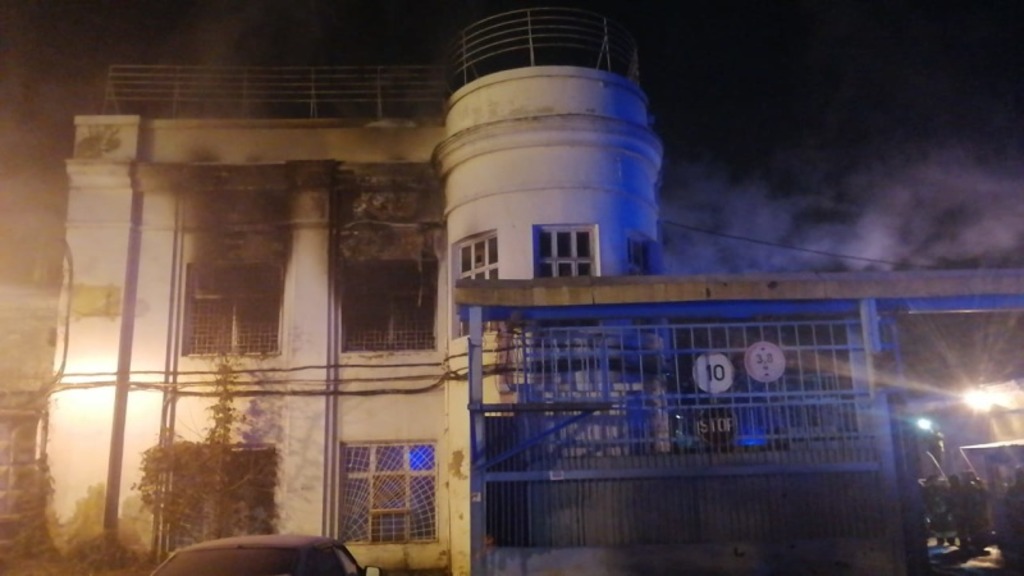 Тела пятерых мужчин найдены на месте пожара в заброшенном здании в Казани