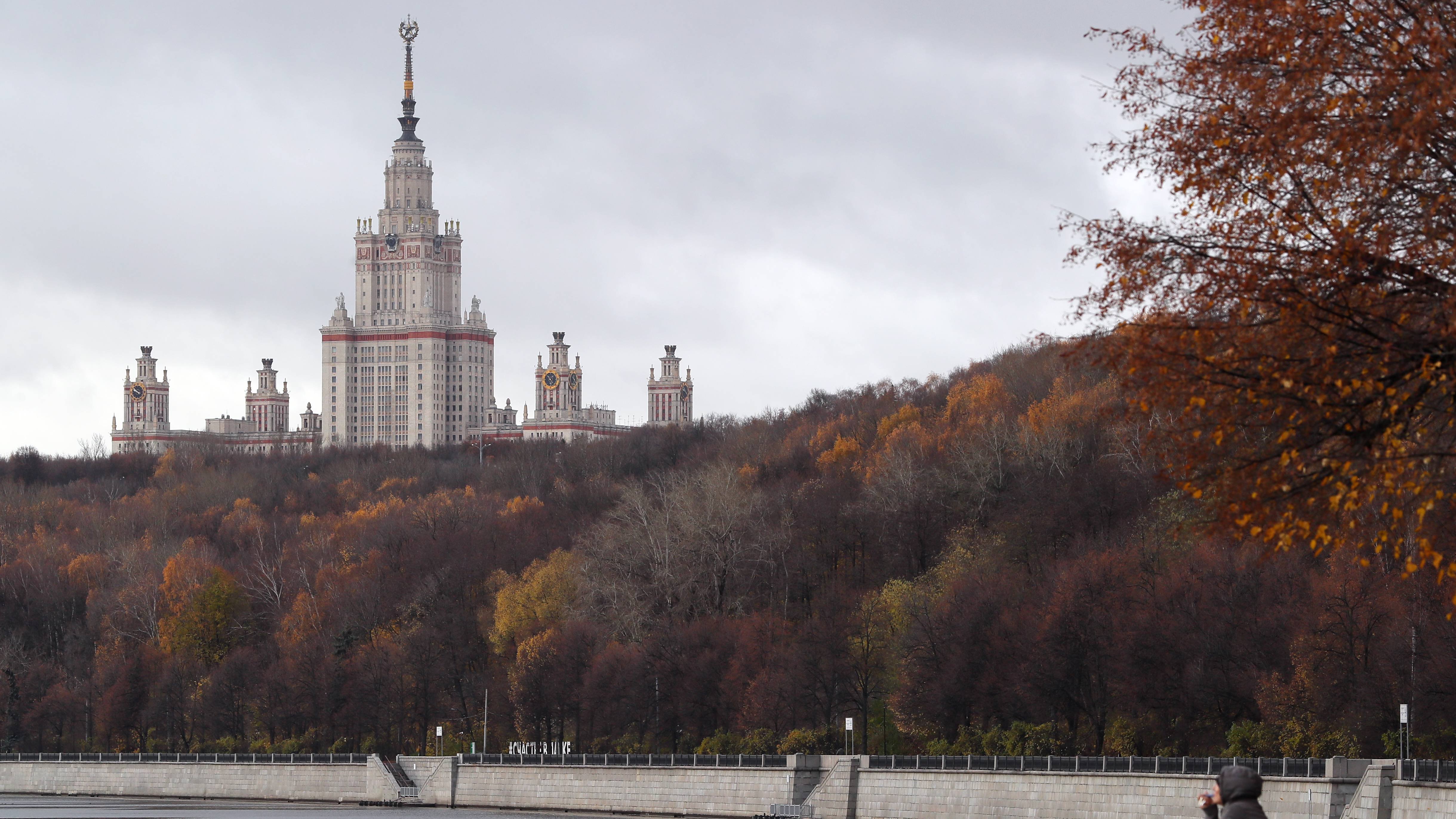 Архитектурные вузы москвы. Московский университет. Вузы Москвы и Питера. Фото университета в ноябре Москва.