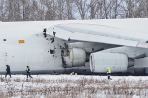 В Сети появились фото разрушенного двигателя самолёта, экстренно севшего в Новосибирске