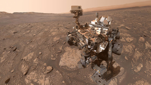 Усталый марсоход Curiosity отправил на Землю свои селфи. К нему летит подмога