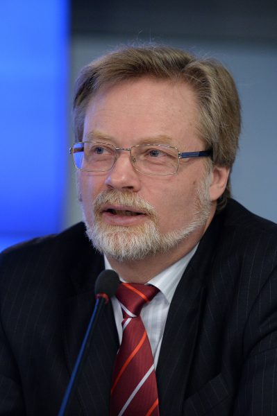<p>Если прямо к объекту дегазации приблизиться, то здесь может и зашкаливать. Откройте газовую горелку и над ней сделайте замер — у вас на несколько процентов, а может, и на несколько десятков процентов концентрация вырастет, то есть в принципе может образоваться взрывная смесь. А теперь давайте обобщим это на всю Москву — это корректно?</p>