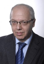 <p>Что это за точка? По моей гипотезе, это связано с катастрофами сейсмическими. Сильнейшие землетрясения были в Алеутской дуге, которая обрамляет Арктику. И они дают такие ударные волны, которые идут в сторону Арктики. Эти землетрясения были примерно в середине прошлого века, и за 20 лет вот эта волна возмущения от Алеутской дуги дошла до шельфа и до арктической зоны, и это могло сработать как некий спусковой крючок</p>
