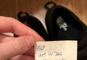 Парень из Питера купил кроссовки, внутри которых была спрятана записка от заключённого концлагеря