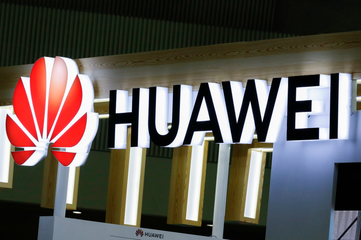 Huawei объявил о продаже бренда телефонов Honor